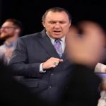 Iglesia en la Florida llena de fieles... Pastor rehúsa distanciamiento Social