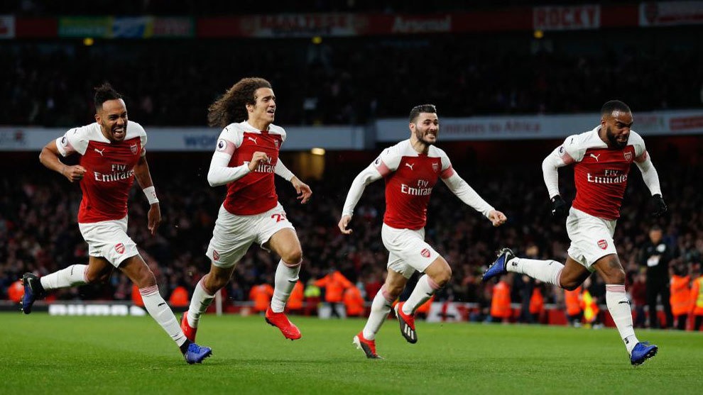 4 jugadores del Arsenal inglés burlaron el confinamiento