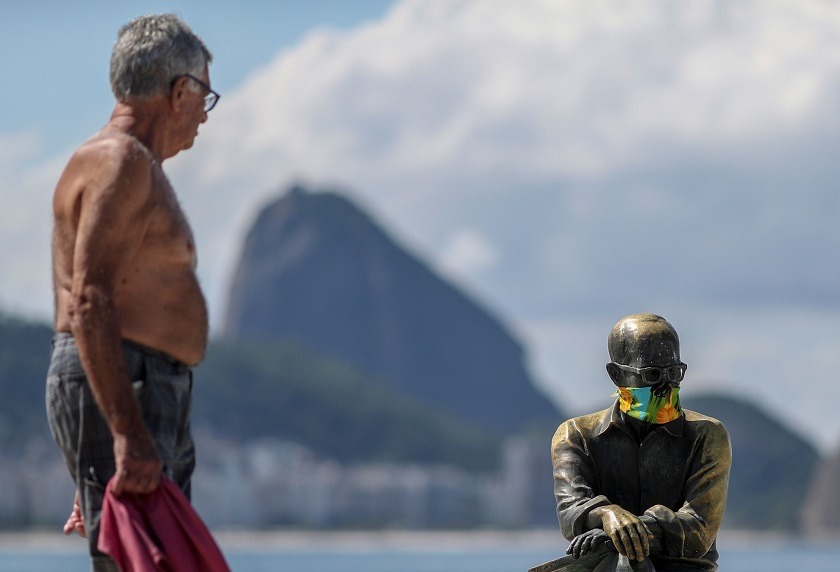 Las estatuas de Río de Janeiro también usan mascarilla