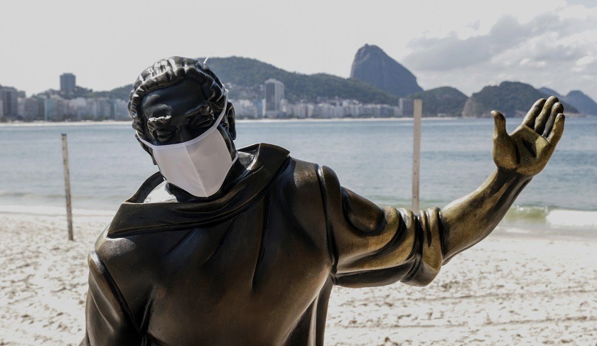 Las estatuas de Río de Janeiro también usan mascarilla