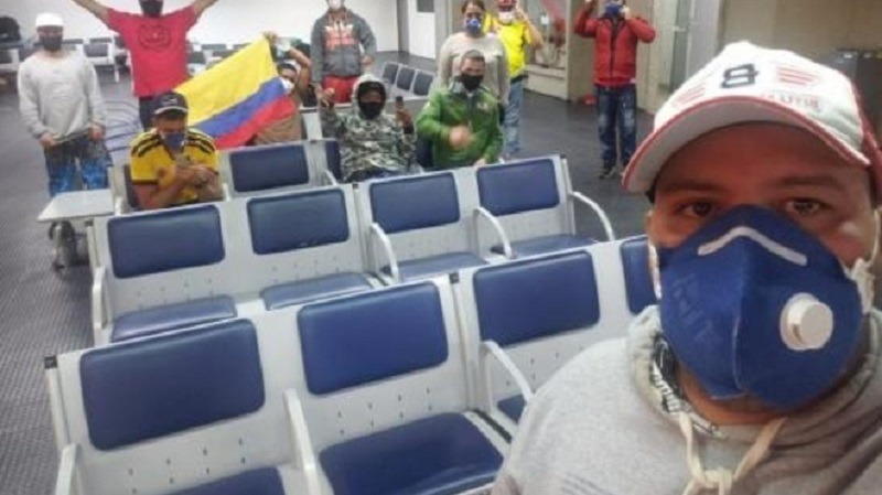 Cerca de 200 colombianos duermen en aeropuerto a la espera de salir de Brasil