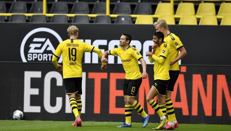 El Dortmund vuelve con una goleada ante el Schalke (4-0) en el derbi del Ruhr
