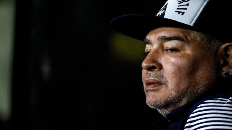 Maradona, al borde del llanto: “Ayuden a comer a la gente”