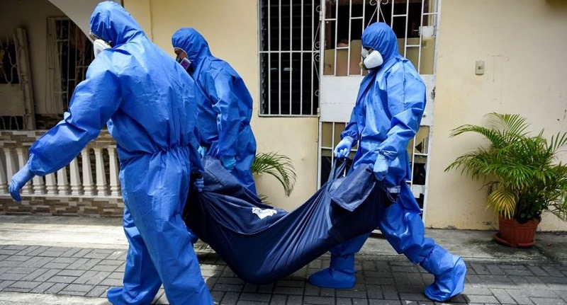 COVID-19 causa cientos de muertes de médicos, policías y periodistas en Perú