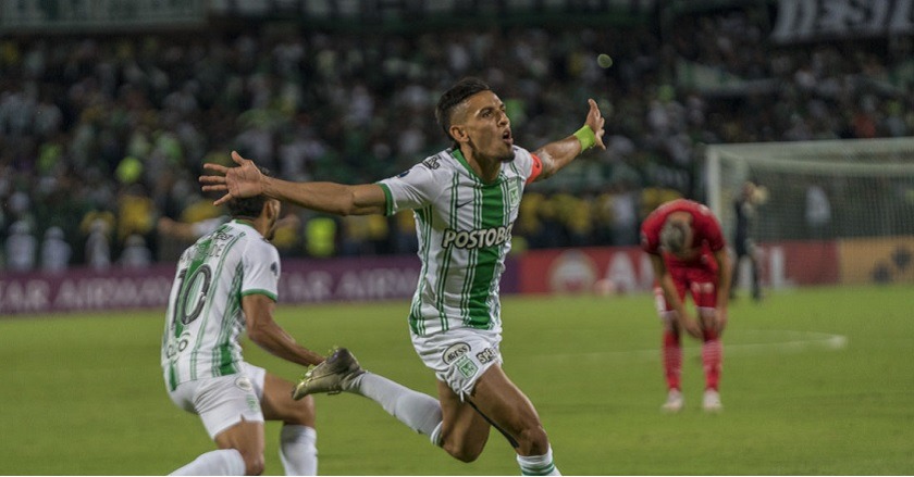 Daniel Muñoz durante partido de Atlético Nacional