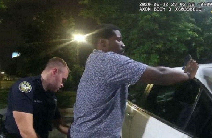 Vídeo: Otro hombre de color es asesinado por un agente de policía en EE.UU.