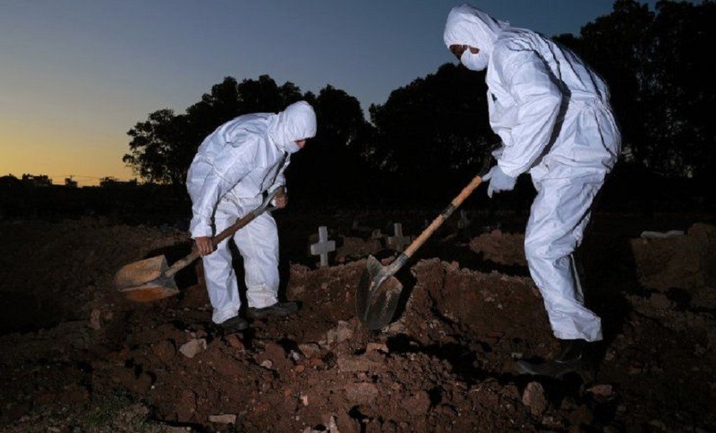 Brasil registra un récord de 1.262 muertes en un sólo día por COVID-19