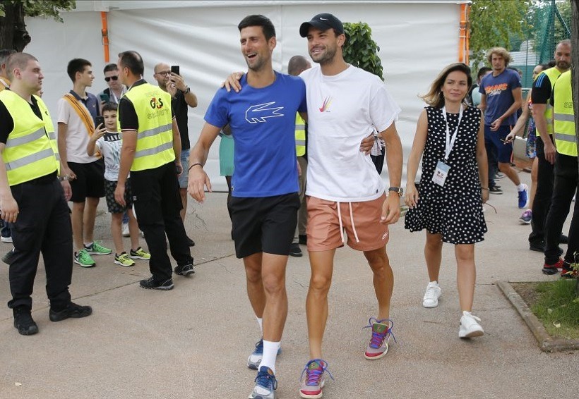Todos contra Djokovic por organizar un torneo en el que ya dos tenistas tienen coronavirus