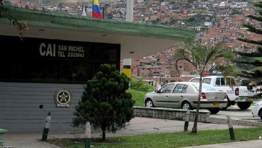 Policía colombiano fue pillado sosteniendo un encuentro sexual en un CAI