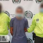 Taxista colombiano habría dejado dos cadáveres embolsados en una calle