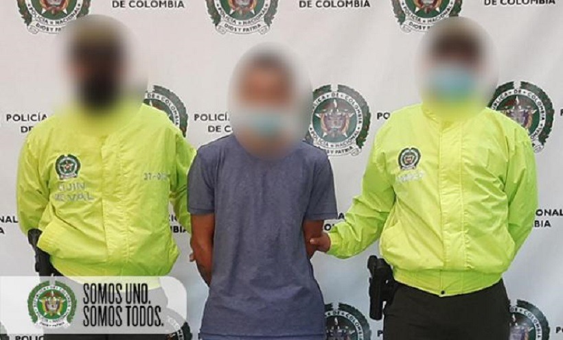 Taxista colombiano habría dejado dos cadáveres embolsados en una calle