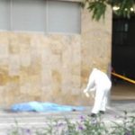 Habitante de calle murió al lado de la puerta de entrada de una clínica