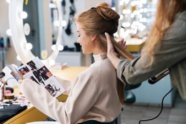 Pantene dará dinero a peluqueros colombianos