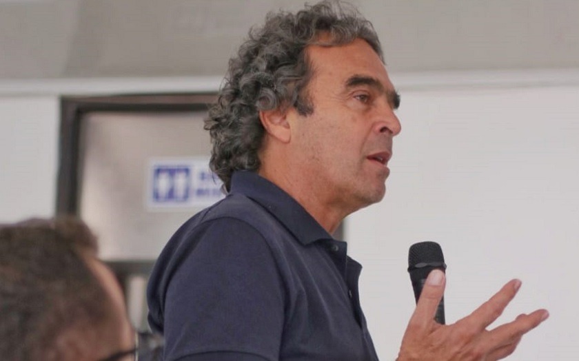 Sergio Fajardo cree que es hora de que Uribe se retire