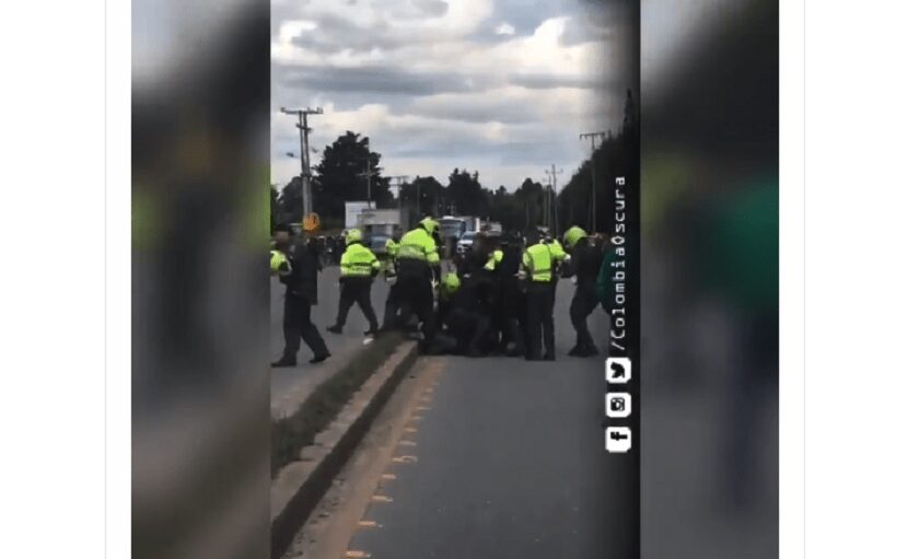 sicario en moto en la vía entre Cota y Siberia