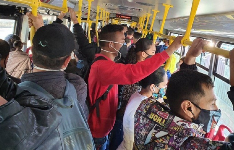 Transmilenio, atiborrado y sin distanciamiento social