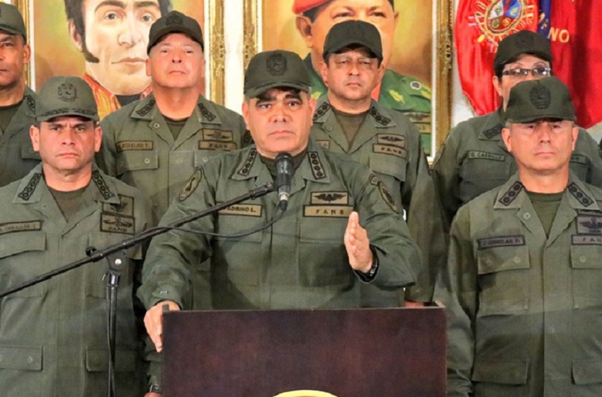 El ministro de Defensa de Venezuela, Padrino López, desata la furia opositora