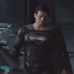 ¡Superman con traje negro!
