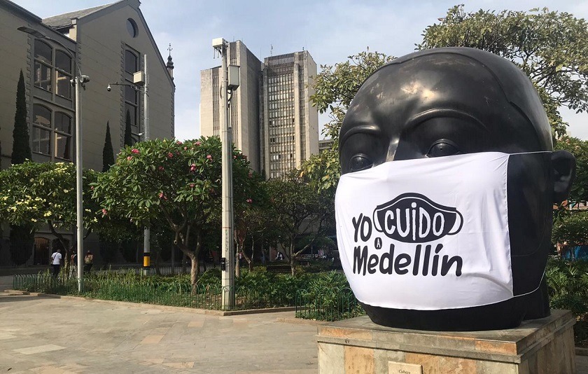 Alcalde de Medellín ruega por el uso de tapabocas hasta en la casa por un mes