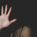 Dos puñaladas en la espalda recibió una mujer por negarse a tener relaciones con su pareja