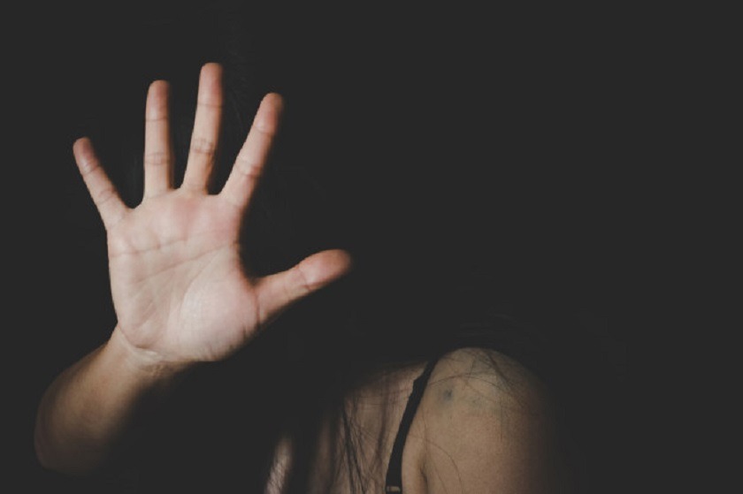 Dos puñaladas en la espalda recibió una mujer por negarse a tener relaciones con su pareja