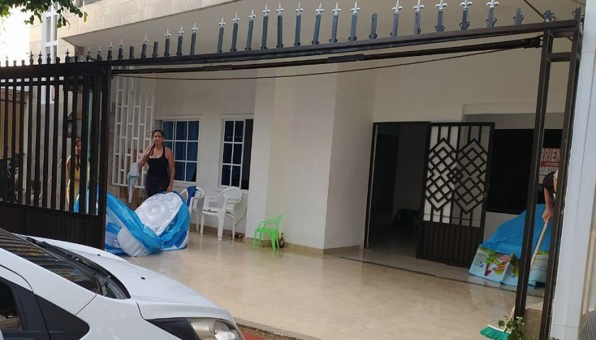 Tratan de circo que le quiten una piscina inflable a familia en Barranquilla