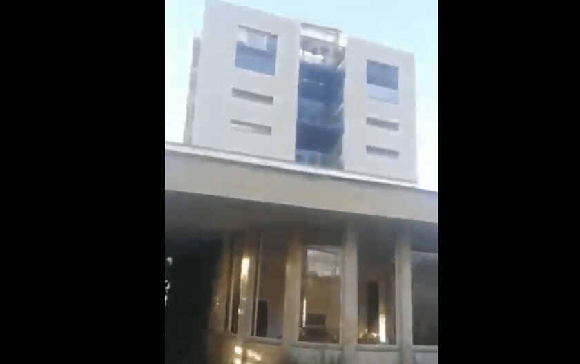 Saquearon el consulado de Venezuela en Bogotá, que está abandonado desde el año 2019
