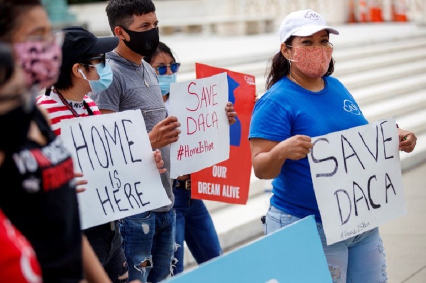 EE.UU. rechazará nuevas solicitudes a plan migratorio DACA y limitará la extensión