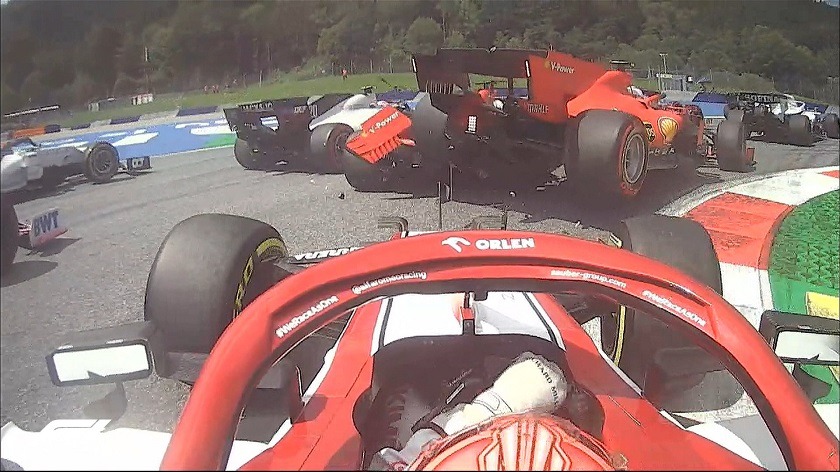 Doble choque de los pilotos de Ferrari