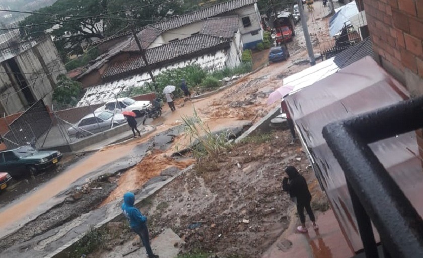 Impresionante inundación en las calles de La Gabriela en Bello