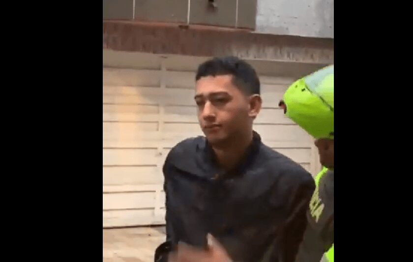 Placa tapada y fachada de domiciliario: 'carteliada' a un ladrón en Medellín