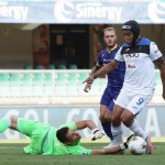 Muriel regresó a competir en Atalanta con un casco protector