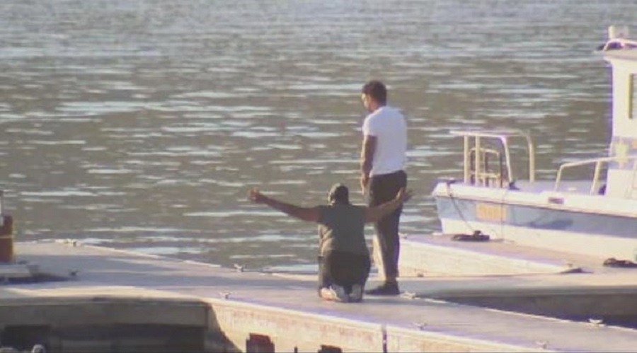 Desgarrador: la mamá de Naya Rivera frente al lago donde desapareció su hija