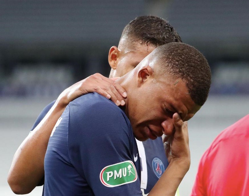 Patada a Kylian Mbappé en Copa de Francia