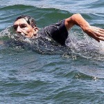 El papá de Naya Rivera busca a su hija desaparecida nadando en el Lago Piru