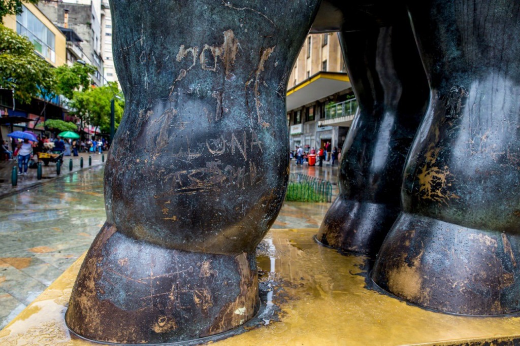 El daño que le hicieron a las esculturas de la Plaza Botero en el centro de Medellín