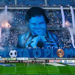 Le hicieron tifo a Pablo Escobar en un partido del Lech Poznán en Polonia