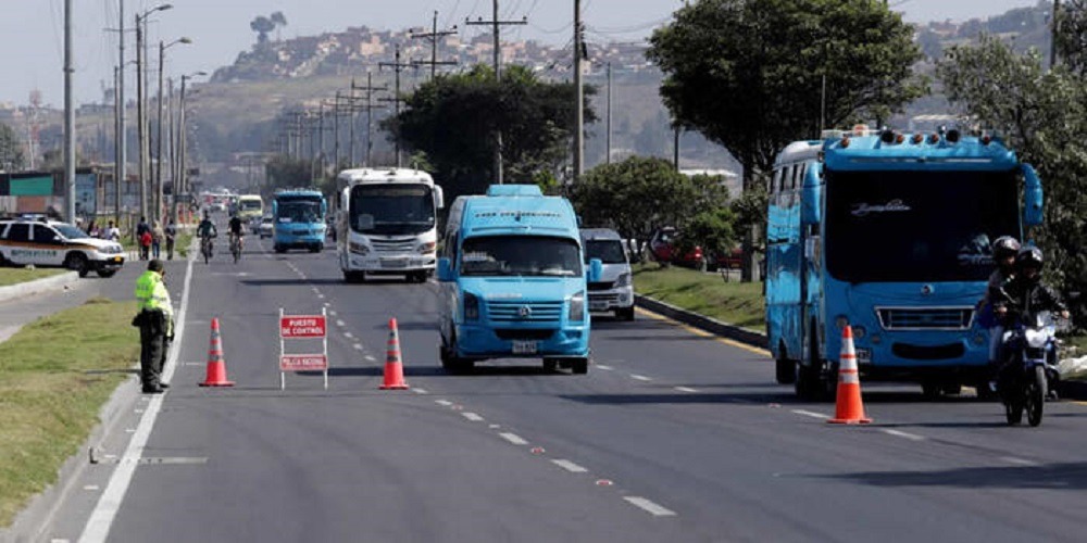 Vuelve el transporte terrestre a Colombia con permiso de MinInterior