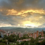 Toque de queda total enfrenta al alcalde de Medellín con los del Valle del Aburrá Cuarentena total en el Valle de Aburrá y Medellín