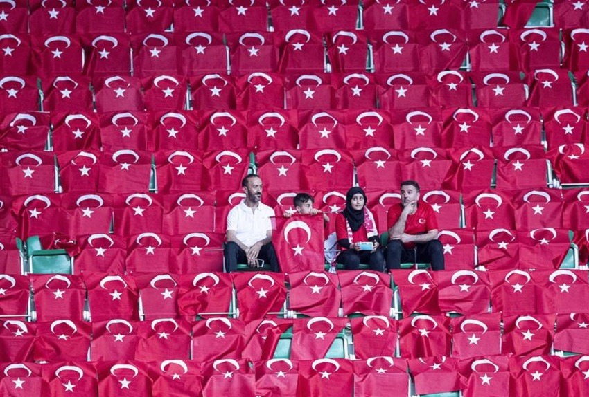Turquía permitirá fútbol con un 30 % de público a partir de octubre