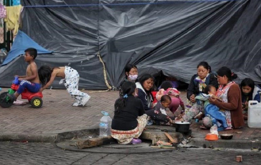 Indígenas acampan en un parque de Bogotá y exigen un albergue fijo durante la pandemia