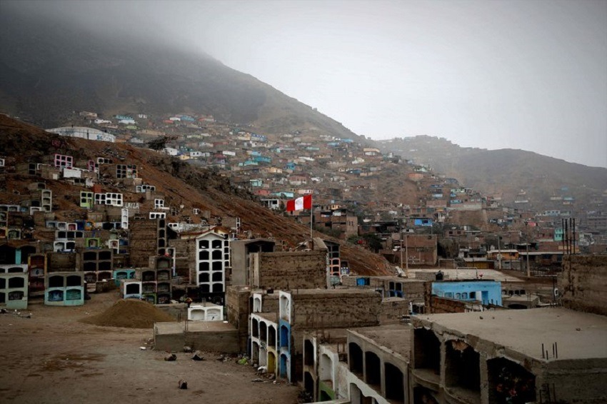 Con 63.000 fallecidos, Perú apunta al récord mundial de mortalidad en la pandemia