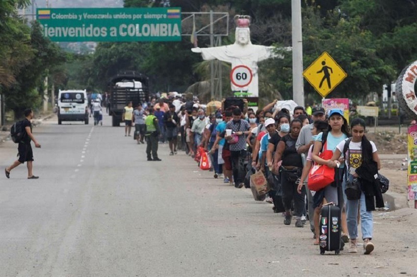 Colombia dice que Venezuela restringirá el paso de los retornados por la frontera