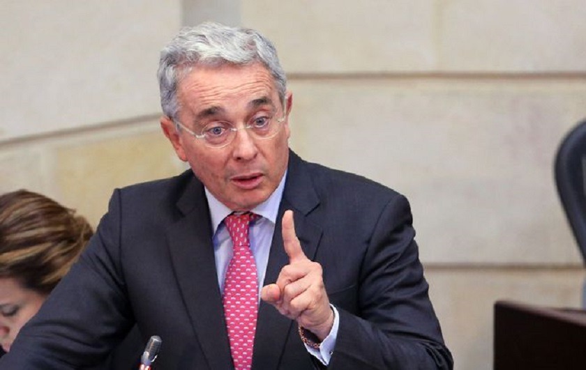 Álvaro Uribe anunció que -gracias a Sura- ya se curó del coronavirus
