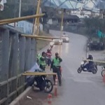 Cadáver abandonado en una moto en el Puente Curtiembres