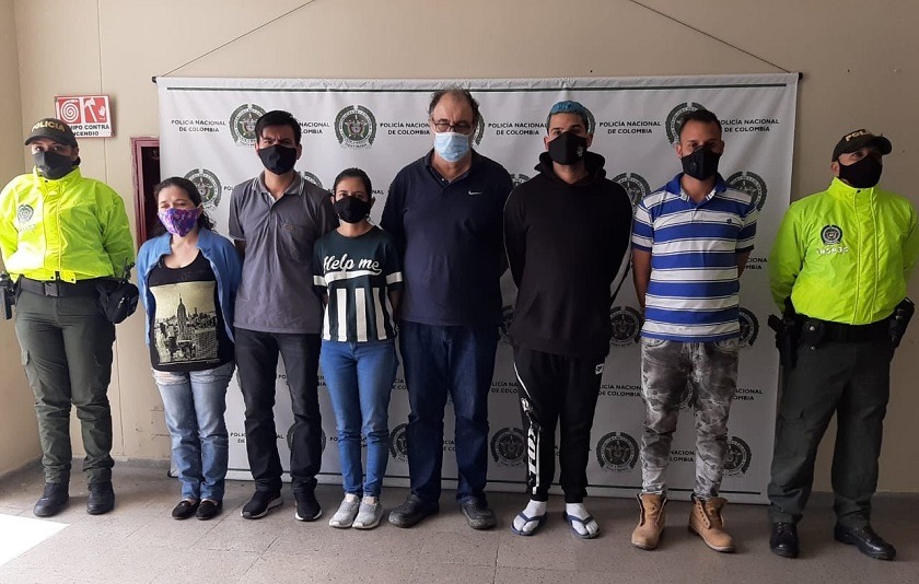 ¡Propiedad NARCO! 1.800 millones de pesos en efectivo eran 'CUIDADOS' por este grupo en Medellín