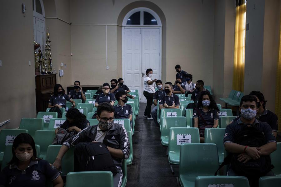 Latinoamérica abre sus escuelas pese al temor por la experiencia de EE.UU