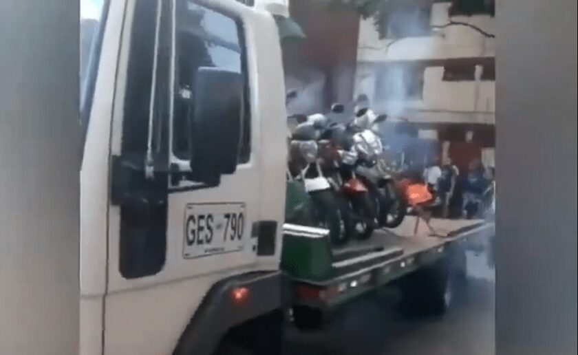 Revelados en contra de la policía que se llevaba las motos en barrio Lourdes de Cali