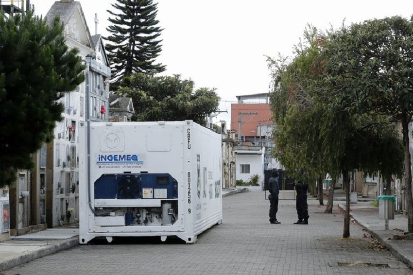 La pandemia pone en aprietos a hospitales y funerarias en Colombia