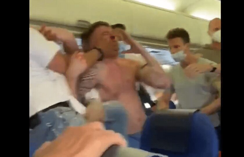 Violenta pelea por el uso de tapabocas en un vuelo de KLM con rumbo a Ibiza
